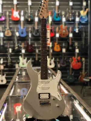 Yamaha Pacifica 112v Silver 2